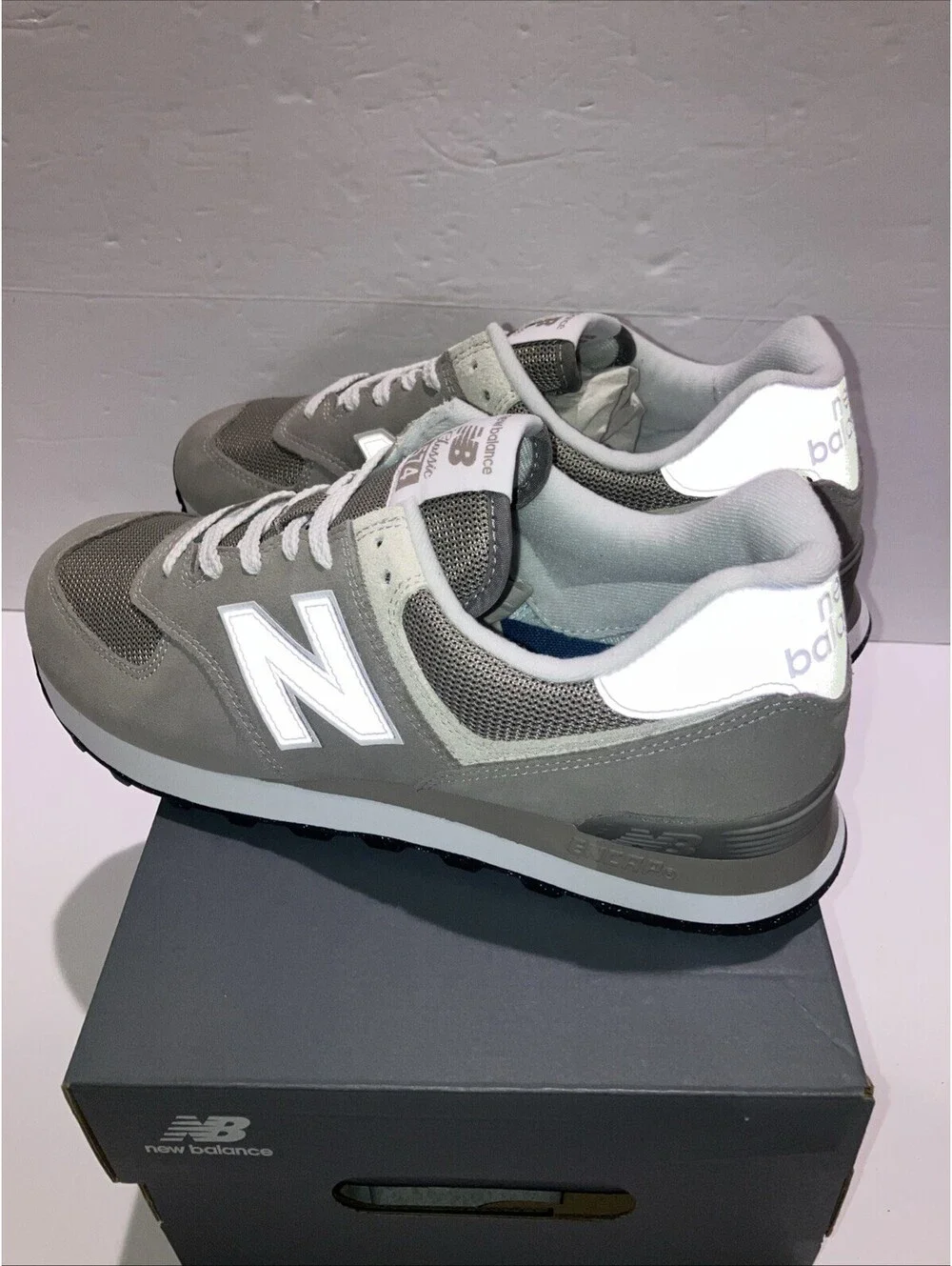 New Balance Men’s Size 9 574 Core Classics Gray/White ML574EVG NEW